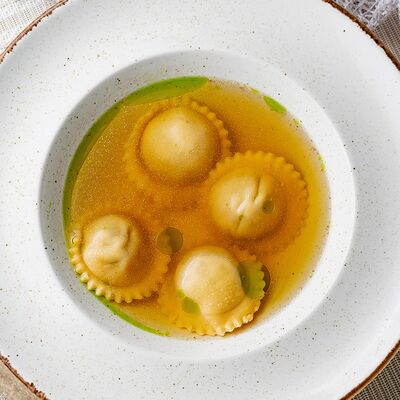 Бульон с Равиоли куриными в Сен Тропе по цене 325 ₽
