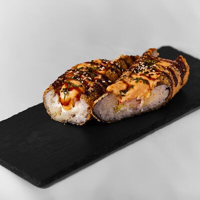 Hot Roll с крабом в Суши на районе по цене 570 ₽