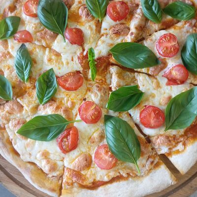 Пицца Маргарита в Мангал House по цене 960 ₽