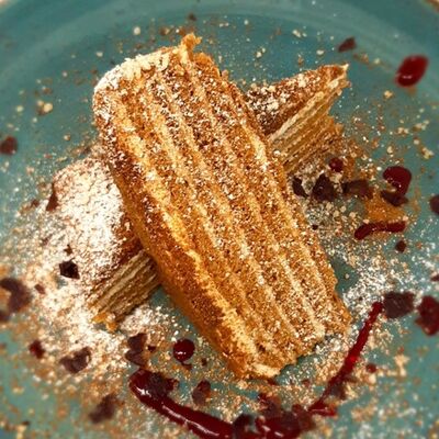 Домашний медовик в La Terrasse по цене 300 ₽