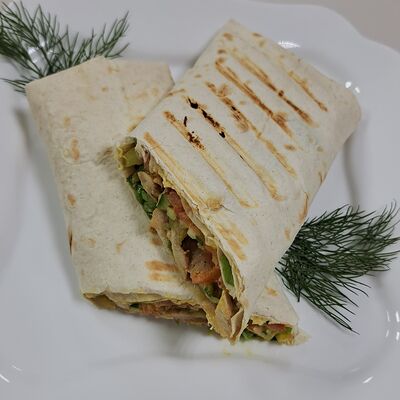 Ролл Богатырский с курицейв Богатыръ по цене 350 ₽