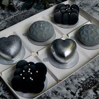 Набор муссовых пирожных Монохром в Cheese it! Bakery