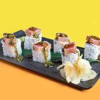 Ролл Татаки тунец с крабом в Ботаник