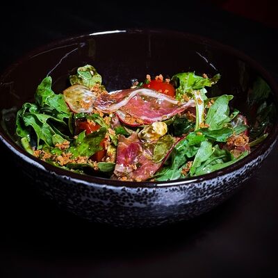Салат с вяленым мясом в Мятные бургеры по цене 660 ₽