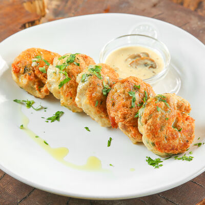 Куриные оладьи с грибным соусом в Сыроварня по цене 650