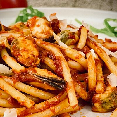 Букатини с мидиями в томатном соусе в Povar Otti по цене 398 ₽