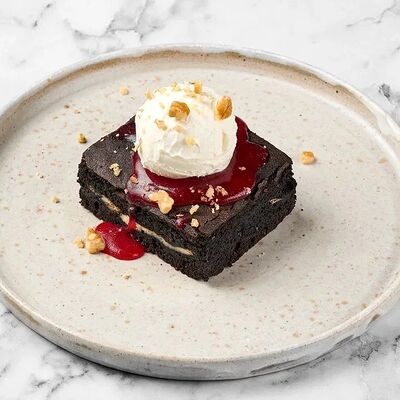 Брауни с мороженым в Mikemolly по цене 610 ₽