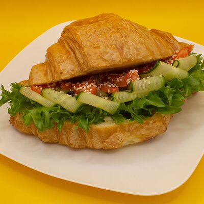 Круассан с рыбой в Dobro coffee microroasters по цене 360 ₽