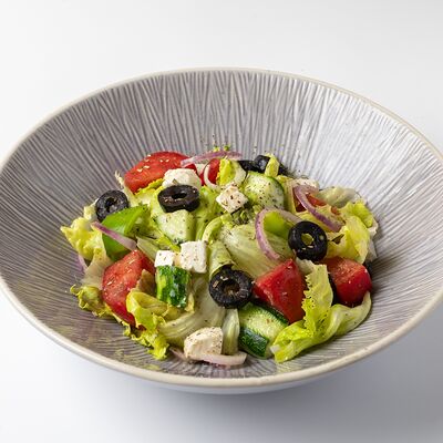 Греческий салат в Кафе МилАриЯ по цене 633 ₽
