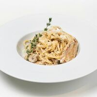 Паста с курицей и грибами в Kitchen