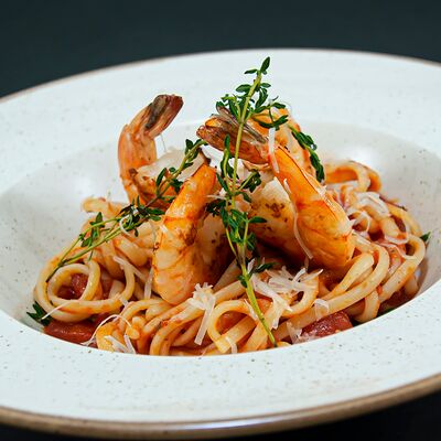 Феттуччине с тигровыми креветками в Таверна Фили Хаус по цене 790 ₽