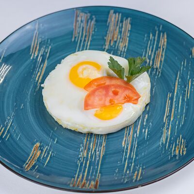 Глазунья из двух яиц в Тарелка по цене 154 ₽