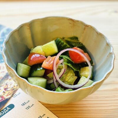 Овощной салат с оливковым маслом в Debaton по цене 150