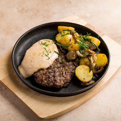 Бифштекс в RestikVam по цене 880 ₽