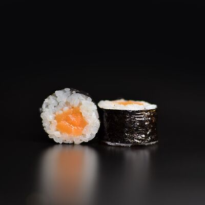 Маки с лососем в Sushi Kent по цене 547 ₽