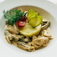Бефстроганов с говяжьей вырезкой в Мацони
