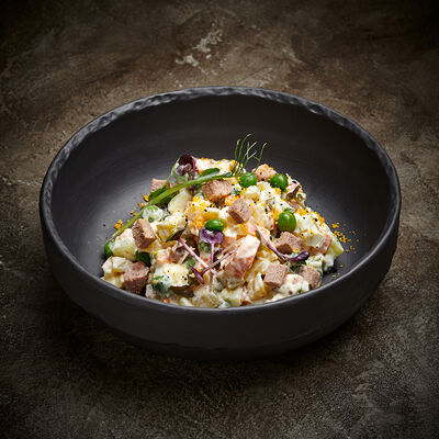 Оливье с языком и соусом айоли в Корчма по цене 560