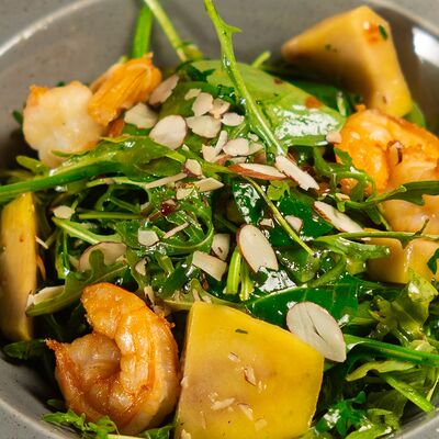 Микс-салат с креветками и мангов Самер Джем по цене 677 ₽