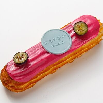 Эклер черника и камамбер Carrie в Кэрри по цене 290