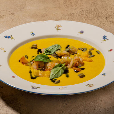 Тыквенный крем-суп с кокосовым молоком и креветками в Cafe Sisi по цене 710 ₽