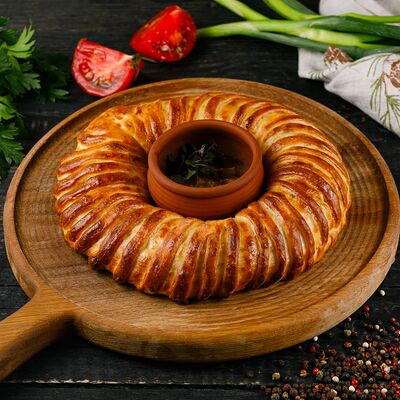 Курник с луковым джемомв Славянский базаръ по цене 600 ₽