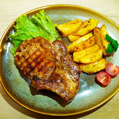 Корейка на косточке с картофелем по-деревенски в Papa Hop по цене 680 ₽