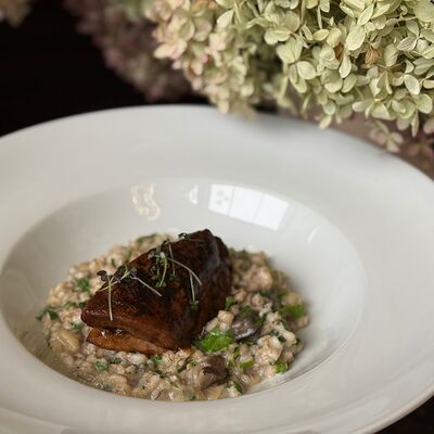 Глазированная индейка с сырной перловкойв Pellegrino по цене 945 ₽