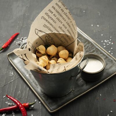 Пельмени фри с соусом в Гвозди по цене 390 ₽