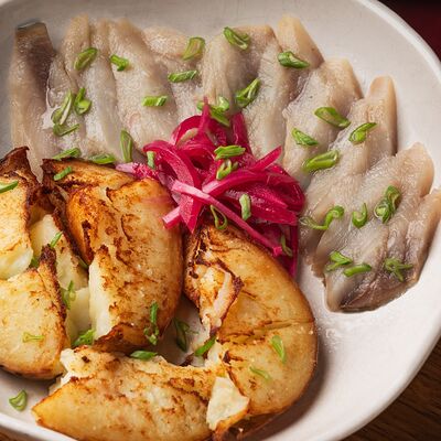 Сельдь пряного посола с картофелем и луком в Мараули по цене 385 ₽