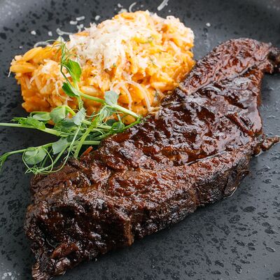 Тушеная говяжья шея с томатным орзо в Маймун по цене 1190