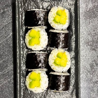 Маки ролл с авокадо в Вкусное место по цене 250 ₽
