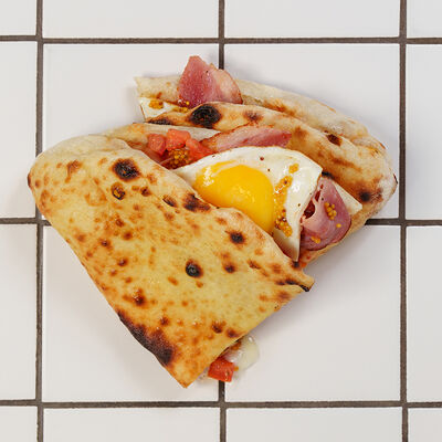 Сэндвич Бекон & Яйцо в Padre pizzeria bar по цене 540 ₽