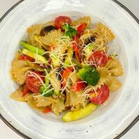 Фарфалле с овощами в Солянка