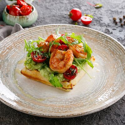 Чвиштари с креветкой и гуакамоле в Пряности & Радости на Васильевском по цене 590