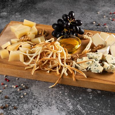 Сырное плато в Фарш бургер халяль по цене 2990 ₽