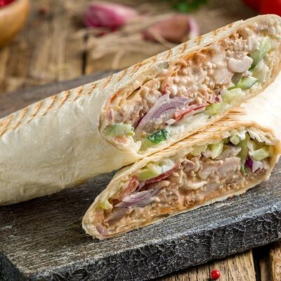 Шаверма классическая на углях с говядинойв Мангал Бар по цене 560 ₽