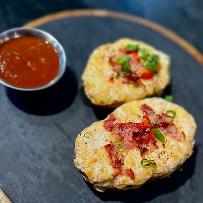 Картофель с сыром сулугуни и беконом в Фазенда по цене 295 ₽