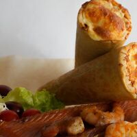 Пицца с копченой рыбкой в Take Pizza пицца в конусе