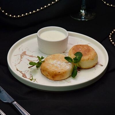 Сырники со сгущенкой или сметаной в Правда по цене 350 ₽