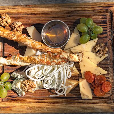 Сырная доска в Эка по цене 1000 ₽