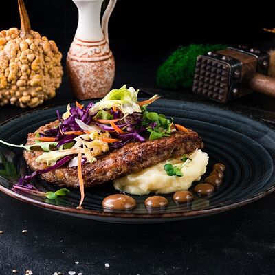 Плескавица из говядины в ШКВАРКИ по цене 25 р.