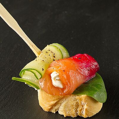 Кростини с семгой в Brusketta.pro по цене 218 ₽