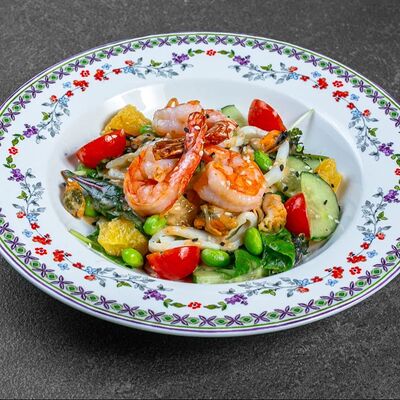 Теплый салат с морепродуктамив Merzen по цене 590 ₽