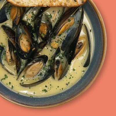 Соте из мидий с соусом дор блю в Додома по цене 915 ₽