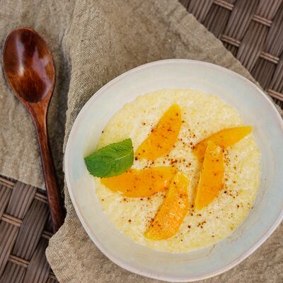 Пшенная каша с сезонными фруктами в Рановский Рест по цене 290 ₽