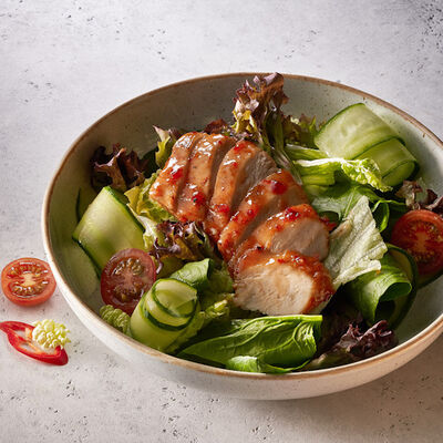 Фреш-салат с куриной грудкой в Шикари по цене 370