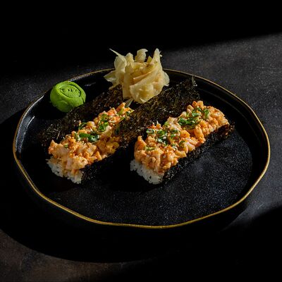 Хэнд-ролл с креветкой в Tangiers Lounge по цене 550 ₽