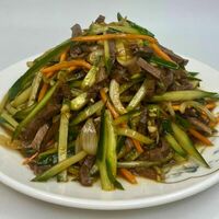 1015. Говядина с огурцом и луком в Минутка