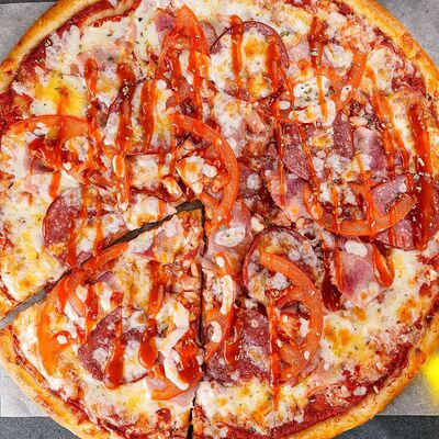 Пицца Мясная с бекономв Суши-Пицца-ВОК по цене 649 ₽