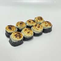 Запеченный ролл с кальмаров в SUSHI WOW